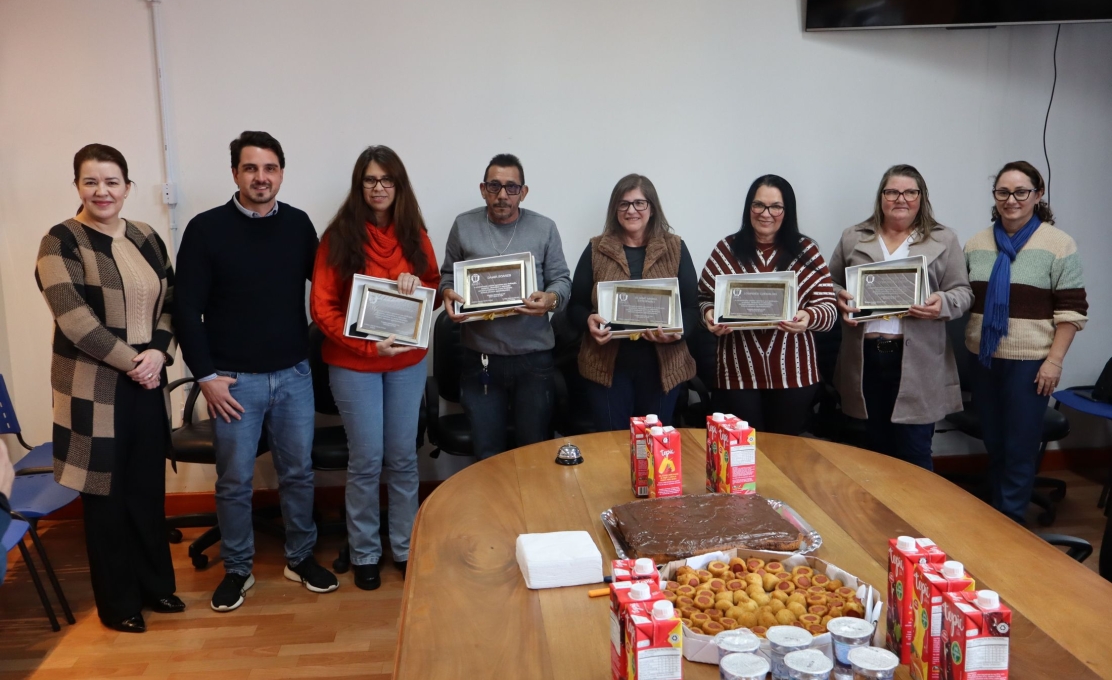 Prefeitura de Irati homenageia Servidores Públicos aposentados
