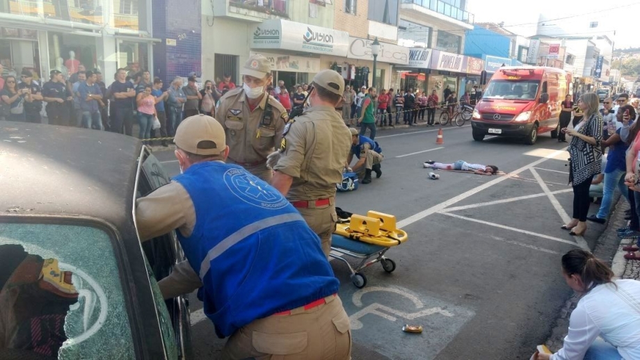 Simulação de acidente de trânsito marca mobilização do Maio Amarelo em Irati