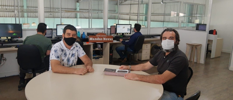 Desenvolvimento Econômico visita empresa de mobiliário