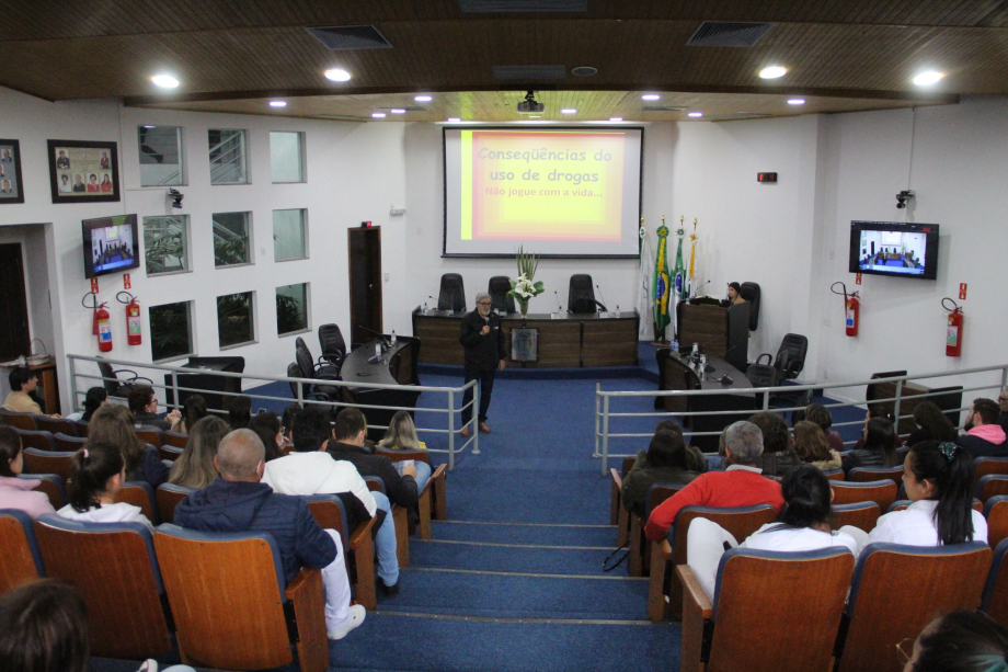 Irati promove palestra sobre prevenção ao uso de drogas e tratamento para dependentes químicos