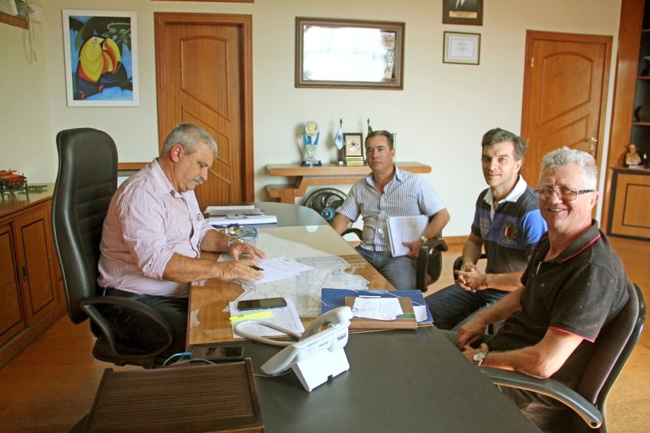 Derbli assina ordem de serviço para obra do ‘canal hídrico da Rua Carlos Thoms’