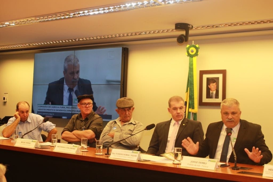 Produtores do Pinho de Baixo defendem vinho artesanal em Brasília