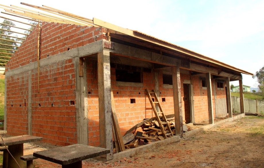 Prefeitura está construindo duas salas de aula em Itapará