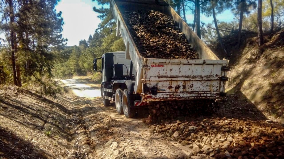 5km de estradas recuperadas entre Água Quente e Guamirim 