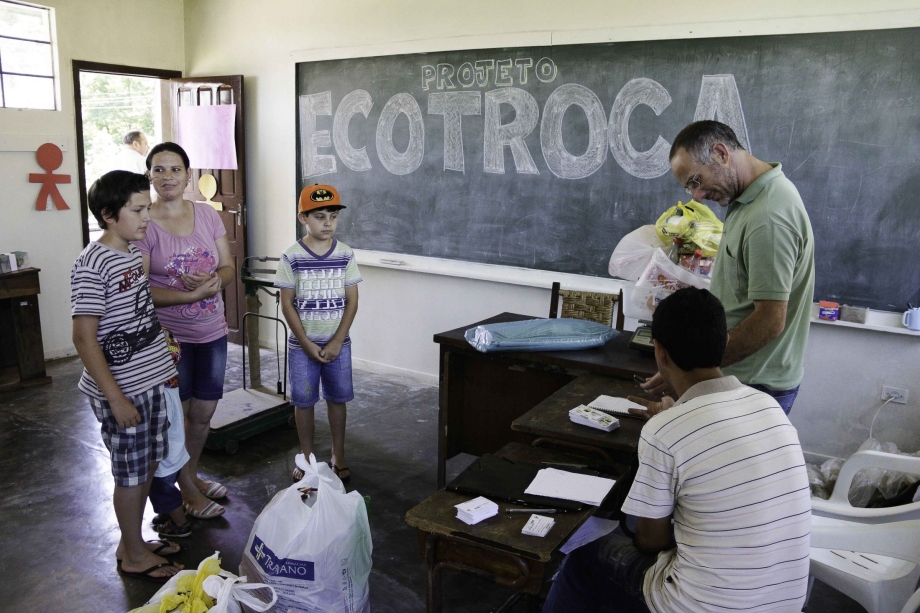 Programa EcoTroca teve primeira coleta de material reciclável nesta terça-feira  