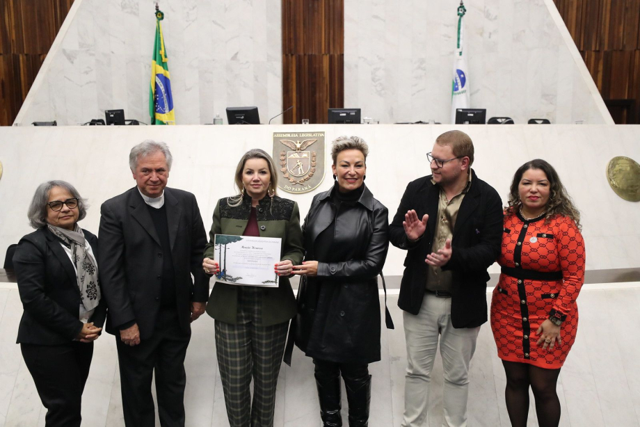 Secretária de Assistência Social de Irati recebe homenagem na Alep
