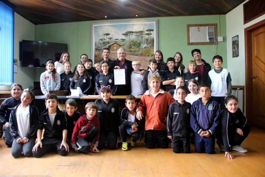 Alunos do Pinho de Baixo apresentam projeto de reciclagem na escola
