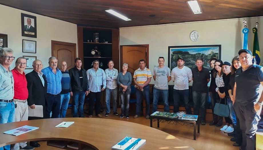 Membros da AMBRA visitam Gabinete da Prefeitura