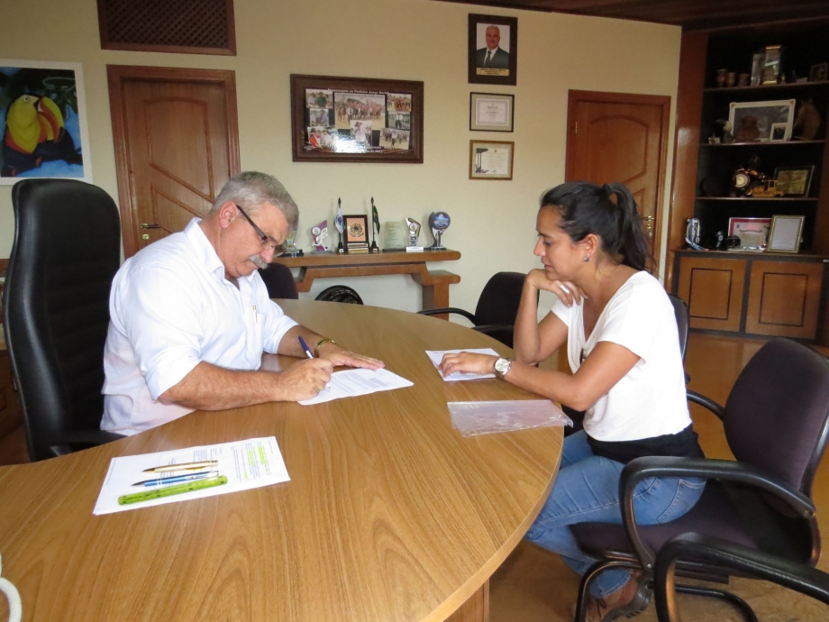 Prefeito e CEF assinam contrato do asfalto do Pinho