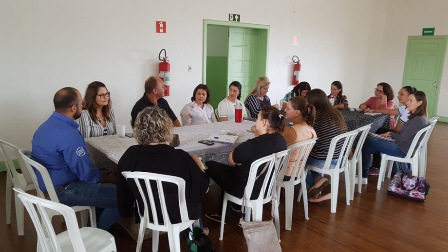 Pelo 2º ano, Educação de Irati adere ao programa “Campo Limpo”