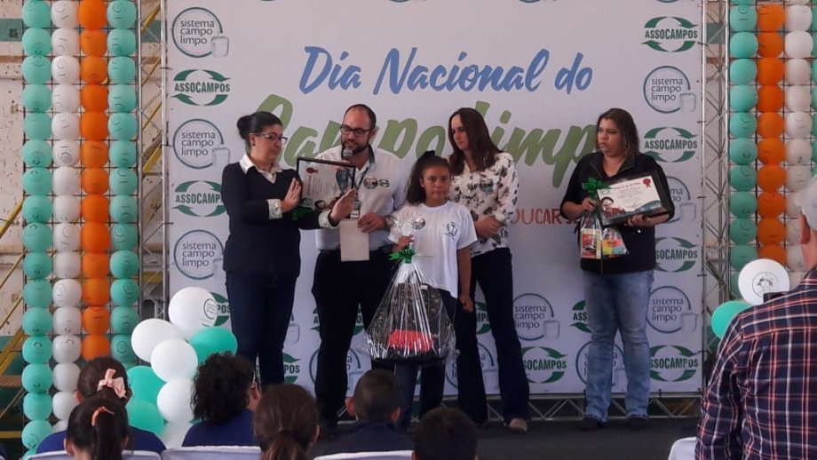 Aluna da Escola Rural Municipal Rosa Zarpelon é premiada