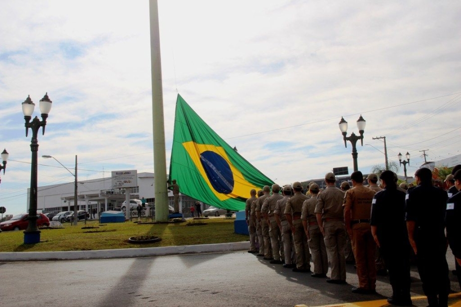 Hasteamento da bandeira marca início das comemorações dos 110 anos de Irati