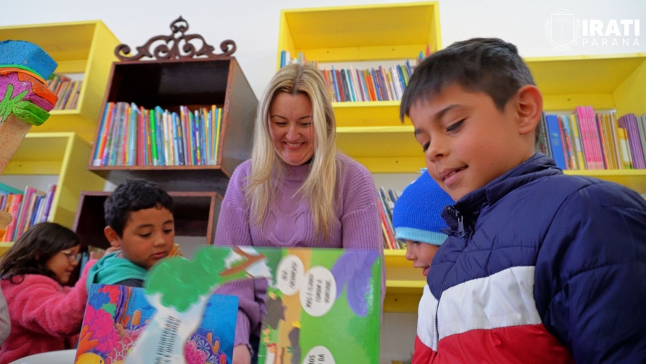 Para incentivar a leitura, Escola Mercedes Braga reinaugura biblioteca