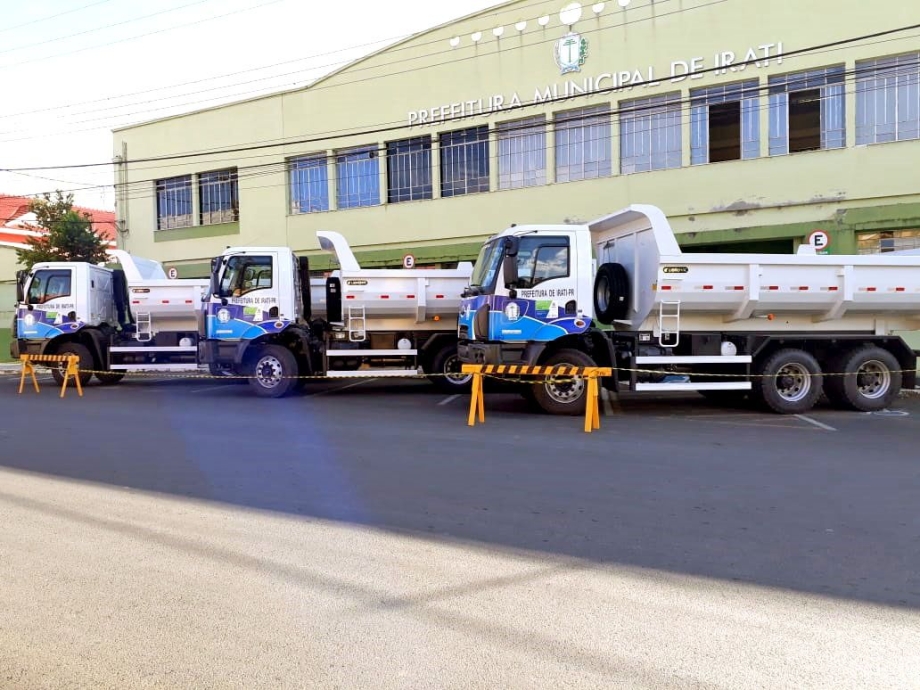 Frota municipal recebe três novos caminhões do Governo do Estado