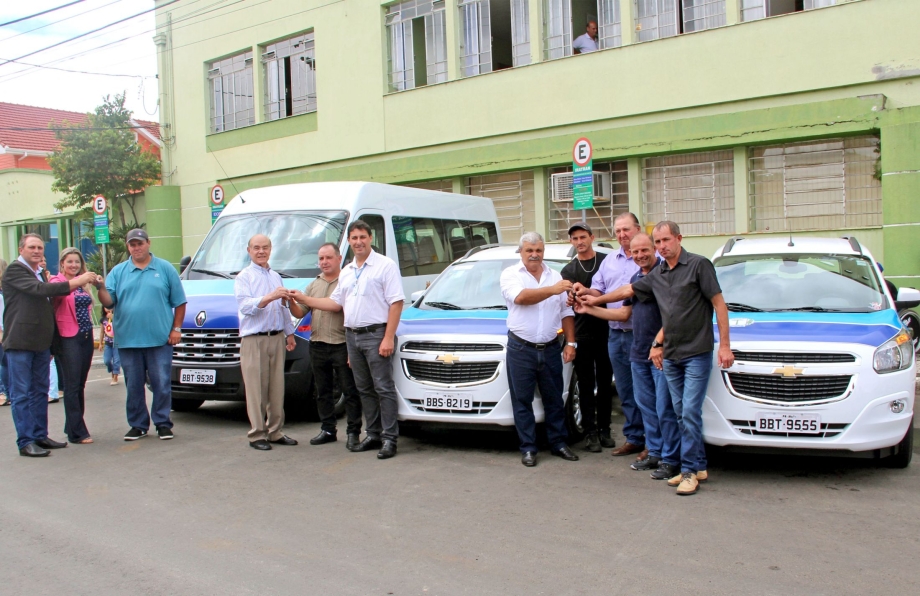 Assistência Social de Irati recebe três novos veículos