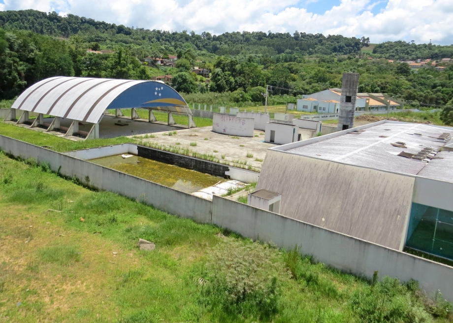 Piscina do Centro da Juventude é tratada com larvicida
