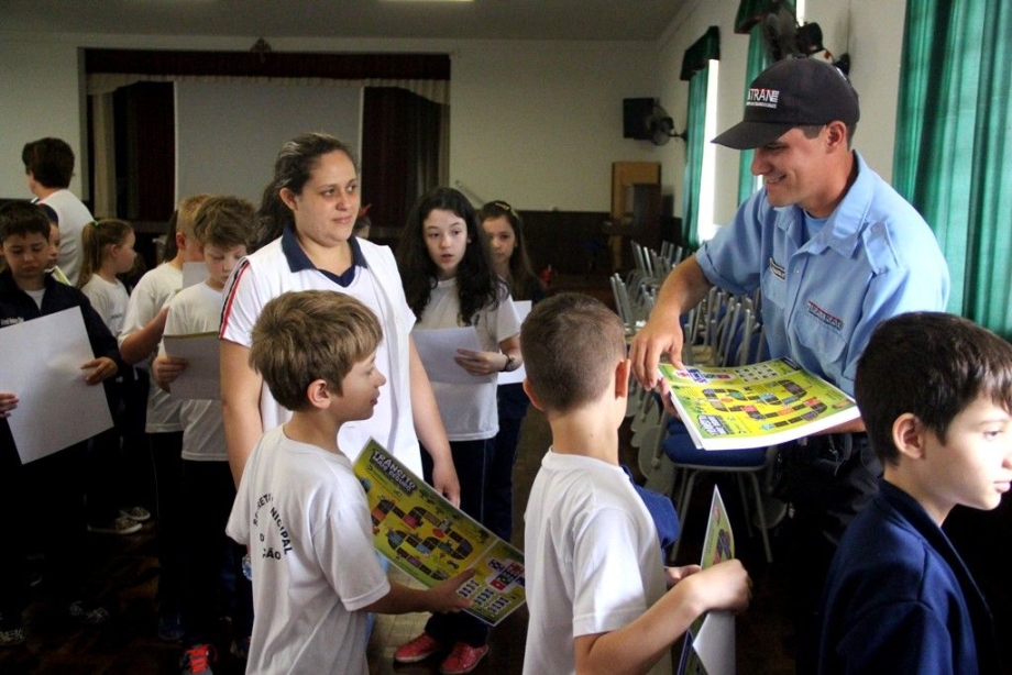 Escolas municipais de Irati participam da Semana do Trânsito