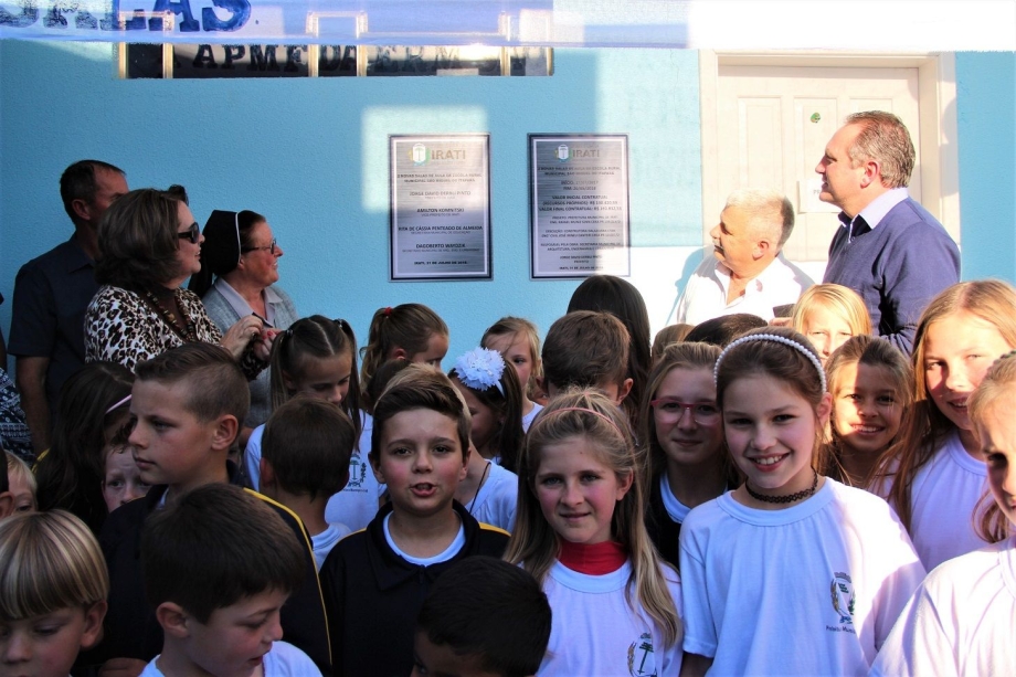 Duas salas de aulas são inauguradas na Escola do Itapará 