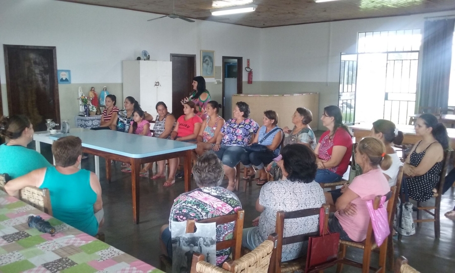 Curso de bolachas no Centro de Convivência da Vila Nova