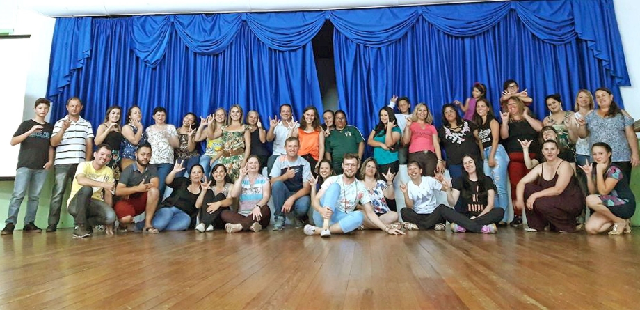 Curso básico em Libras capacita profissionais de Irati