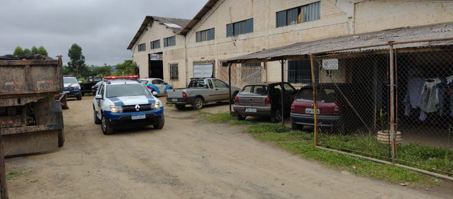 Município fiscaliza uso indevido de barracão em Condomínio Industrial