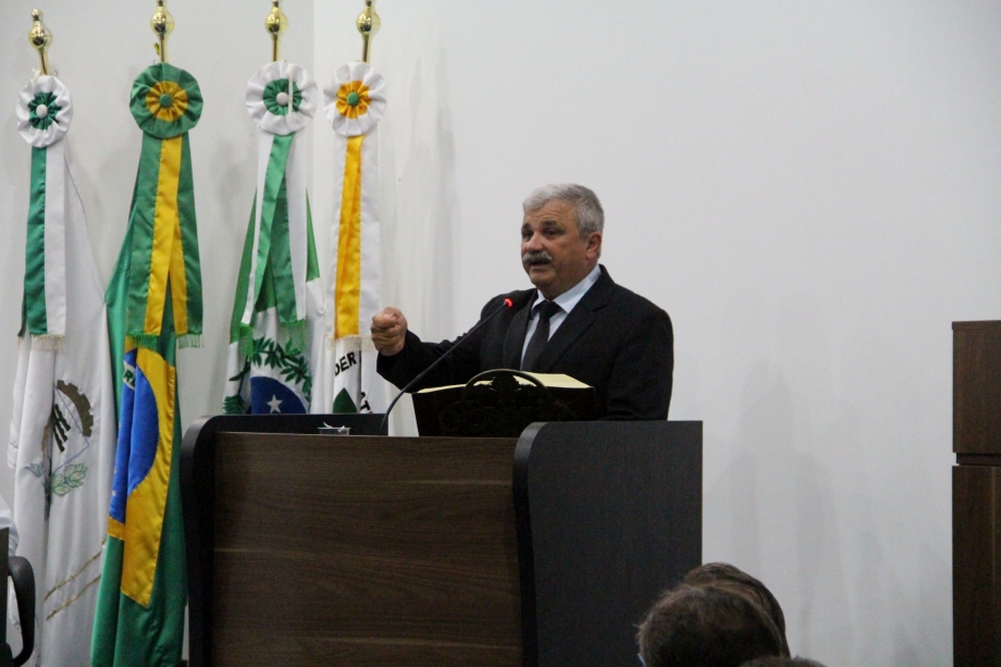 Na Câmara de Vereadores, prefeito Derbli fala de primeiro mês de gestão