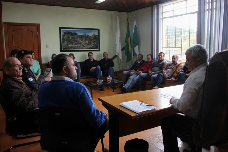 Secretário Artagão Junior visita Prefeitura de Irati