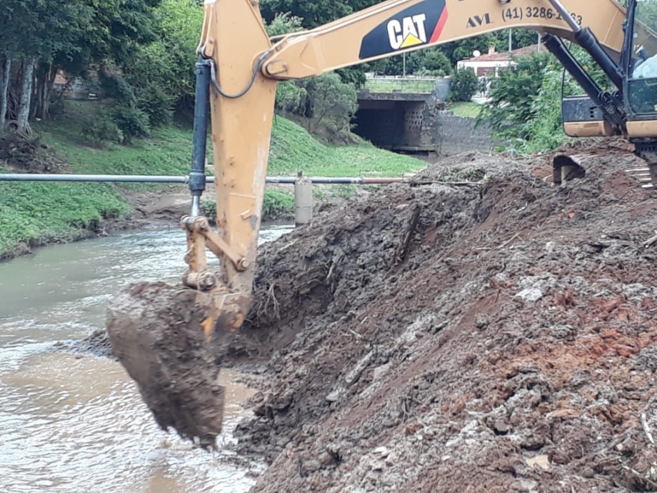 Prefeitura executa nova dragagem no Rio das Antas