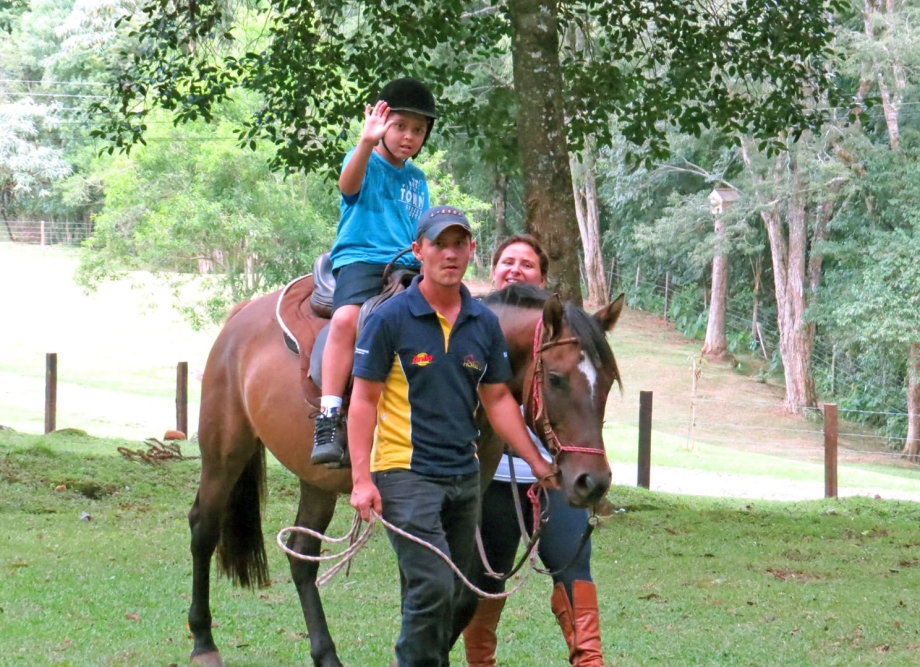 Prefeitura oferece tratamento com equoterapia a 25 pessoas toda semana