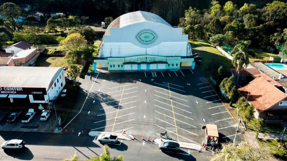 Estacionamento do Ginásio Batatão recebe novo pavimento e sinalização