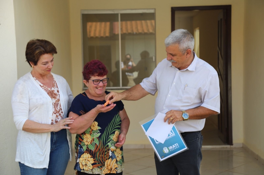 Prefeitura de Irati entrega cinco casas no Centro da cidade e reforça compromisso com a habitação popular  A Prefeitura 