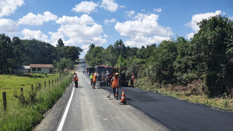 Pavimentação Asfáltica na estrada de Gonçalves Junior
