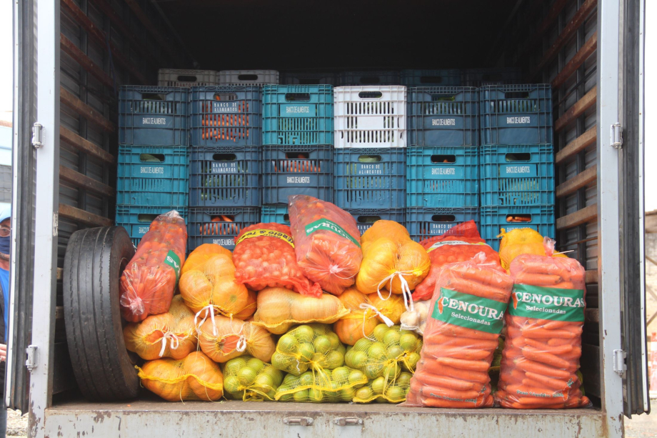 Irati recebe doação de 300 caixas de alimentos do CEASA