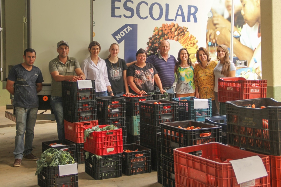 Irati recebe 170 caixas de alimentos em programa do CEASA