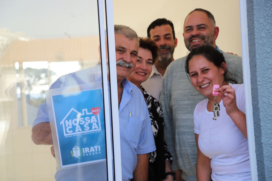 Prefeitura de Irati entrega chaves de 21 casas no Cartom II