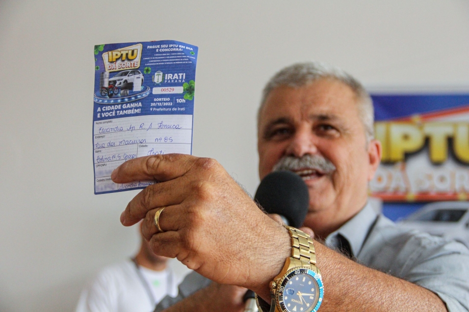 Prefeitura de Irati sorteia 23 prêmios e uma mulher é ganhadora do Ônix