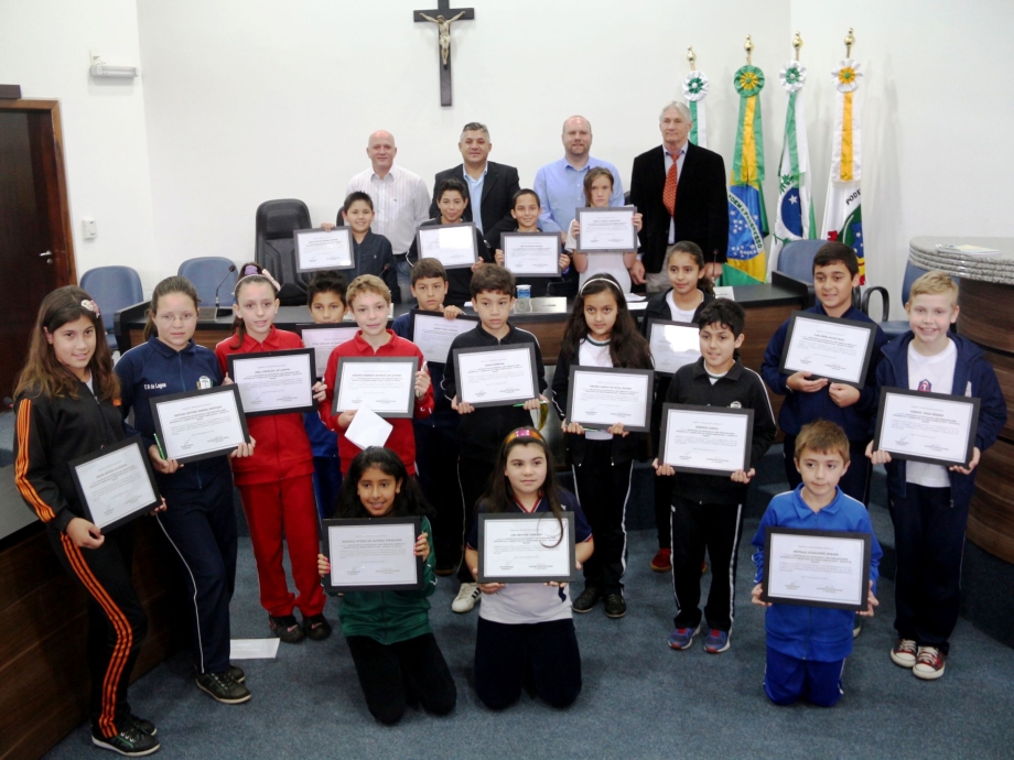 Vice-prefeito participa de sessão de encerramento da câmara mirim