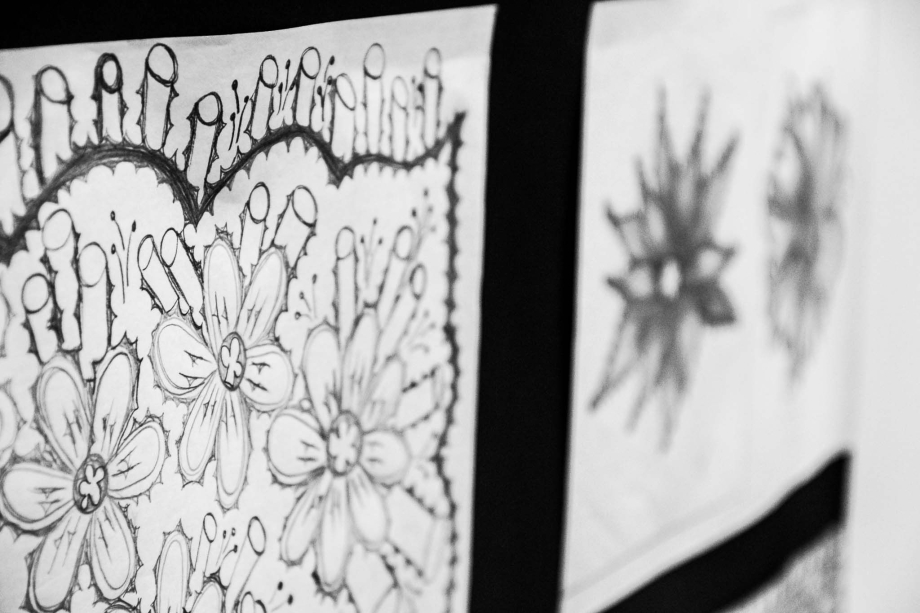 Espaço Cultural da Prefeitura Municipal de Irati recebe exposição com desenhos de flores