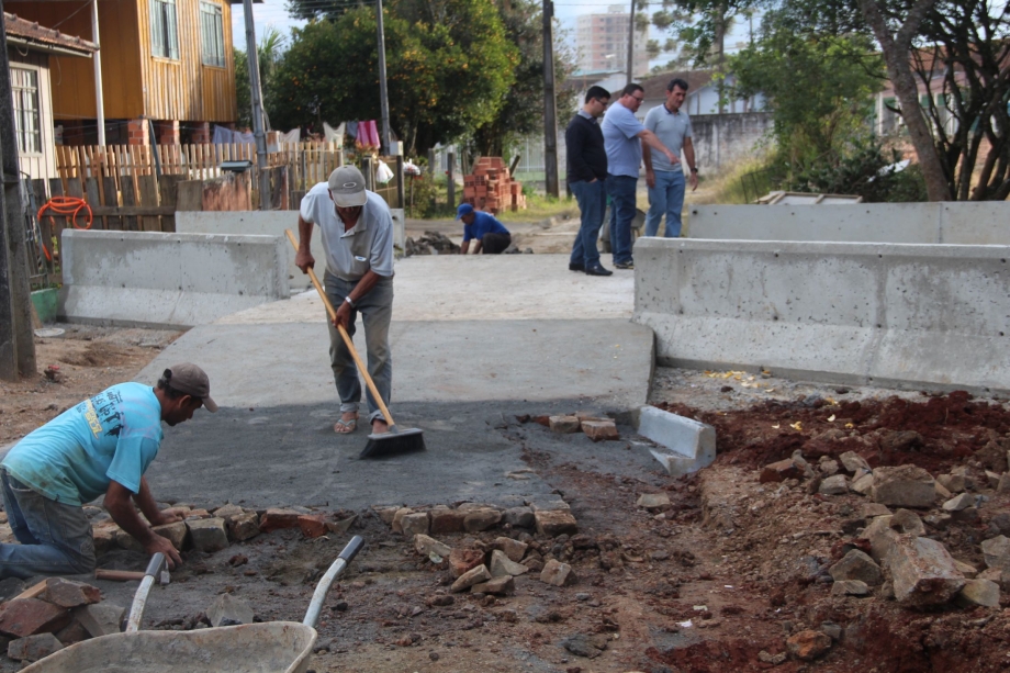 Prefeito Odilon fiscaliza obras