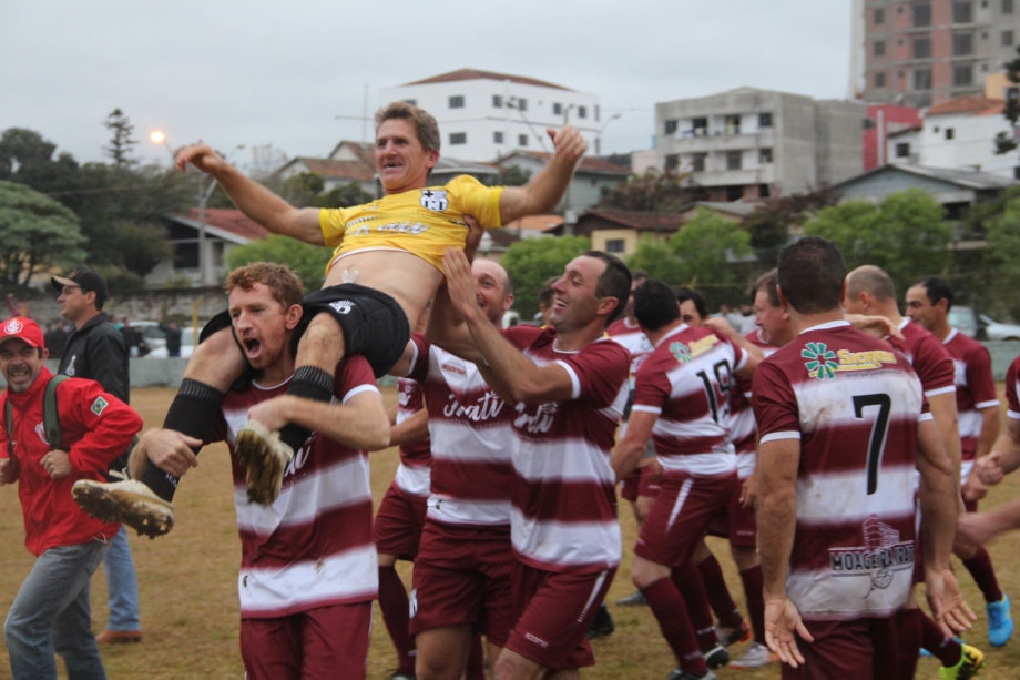 Pinho vence nos pênaltis e conquista título