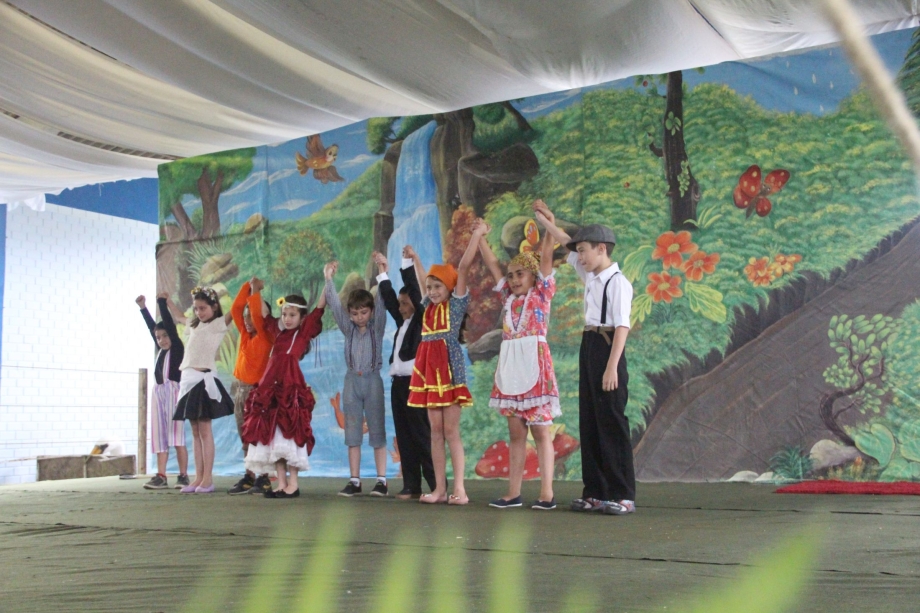 FIEL traz obras literárias e apresentações artísticas das escolas