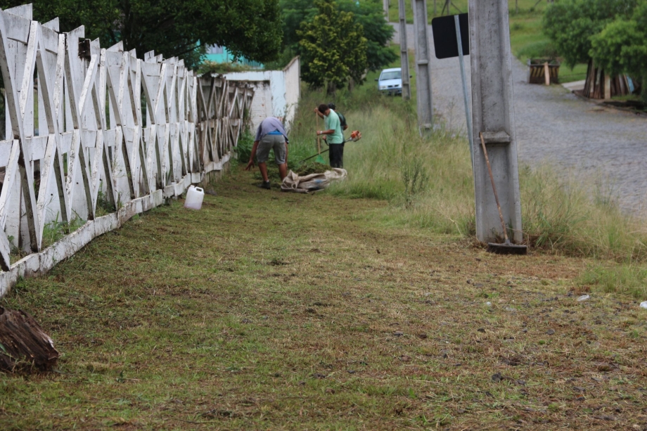 SECRETARIA DE MEIO AMBIENTE  REALIZA TRABALHOS