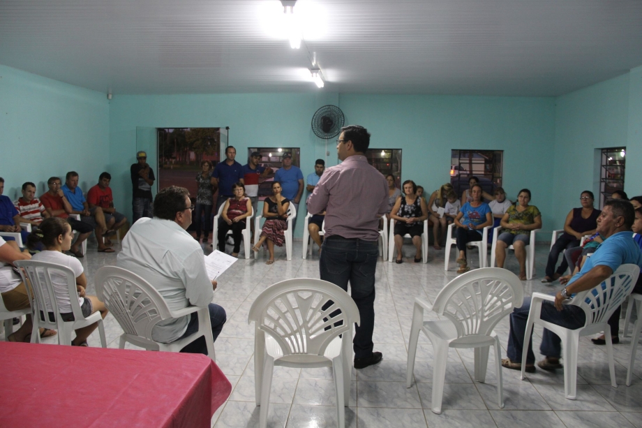 Prefeito de Irati reúne-se com moradores do Bairro Camacuã
