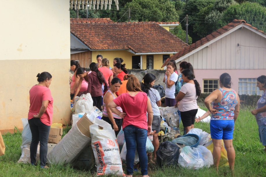 ECOTROCA - Dois mil quilos de alimentos são trocados no Fragatas