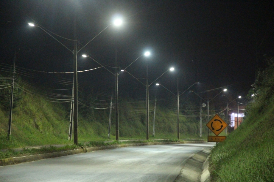 Prefeitura prossegue trabalho de melhorias na iluminação pública em Irati