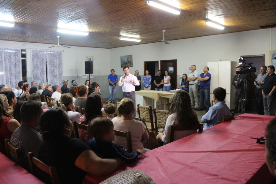 Odilon assina ordem de serviço para nova escola no bairro Vila Nova