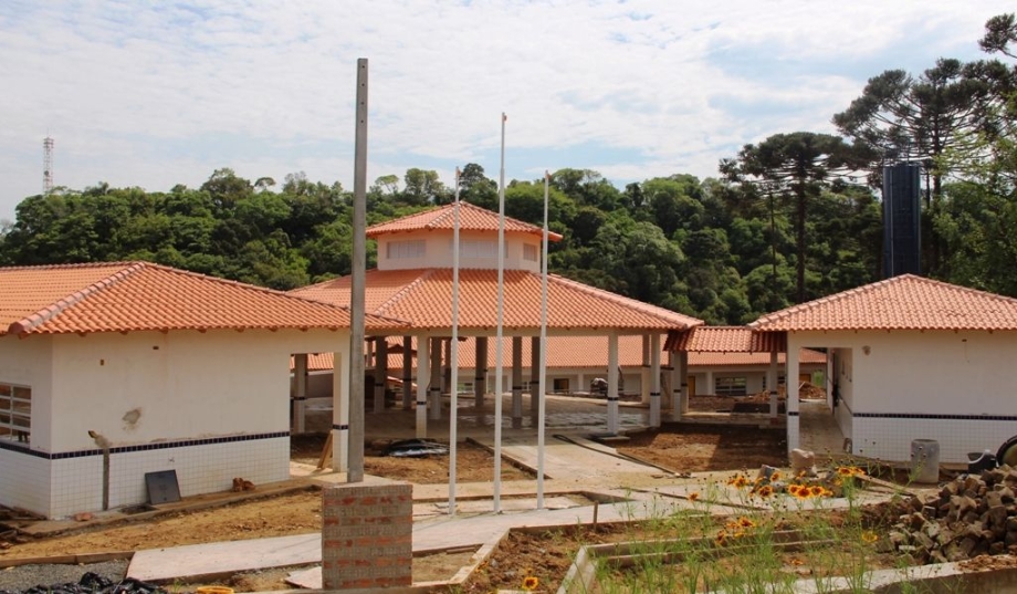 Escola dos Colonizadores, em Gonçalves Júnior, está com 90% da obra construída