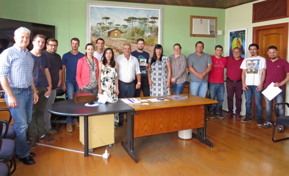 Prefeito entrega premiação “Irati em Imagens 2017”