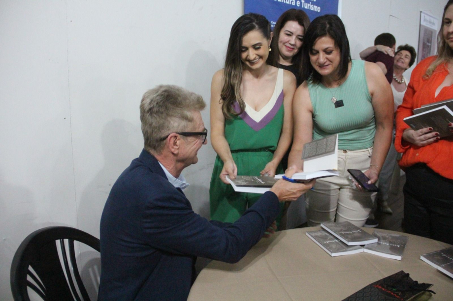 Livro resgata memórias de imigrantes e histórias de comunidades rurais de Irati 