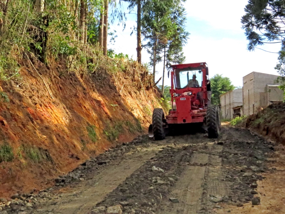 Estrada a Itapará recebe 28 km de adequação